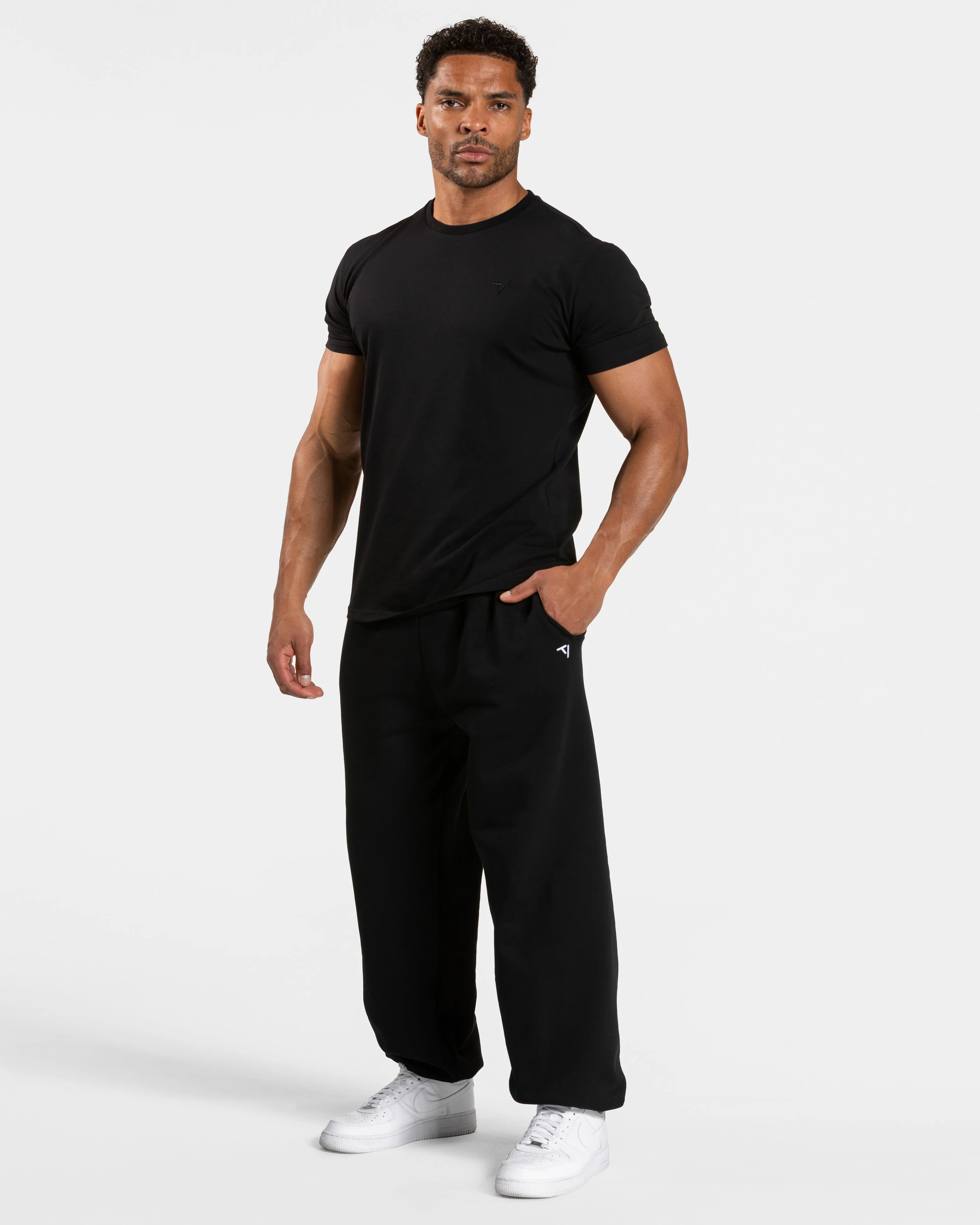 Timeless Pro Fitted T-Shirt "Schwarz" - Image 3